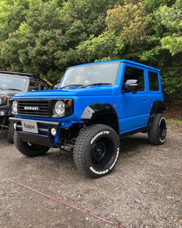 🌟

JIMNY VILLAGE2025

初お披露目デモカーfusion展示してます✌️

カスタムパーツをイベント限定価格にて販売しています。
本日、会場にてご購入頂いたお客様のみの価格になります🥰

数量限定での販売商品残りわずかですが、
まだあります、お急ぎ下さい✨

JIMNY VILLAGE限定カラー
fusion ステッカー配布してます🤗

是非fusionブースでお待ちしてます🩵

🌴日時 5/25（日）10:00～17:00
🌴場所 兵庫県三木市メッセ三木

#ジムニー
#jimny #jimnyvillage
#ジムニービレッジ
#jimnyvillage2025
#ジムニービレッジ2025
#ジムニービレッジ行く
#fusion
#オールペン
#オールペン車 
#gr86