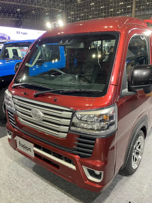 fusionスタッフです♪

本日3日目 最終日

中ホール6でお待ちしてます😊
ノベルティステッカー配布してます‼️

北ホールに同じバンパー装着した
車両展示されてます😆GRを目指して

#fusion 
#東京オートサロン 
#grガレージ 
#ピクシストラック 
#toyota